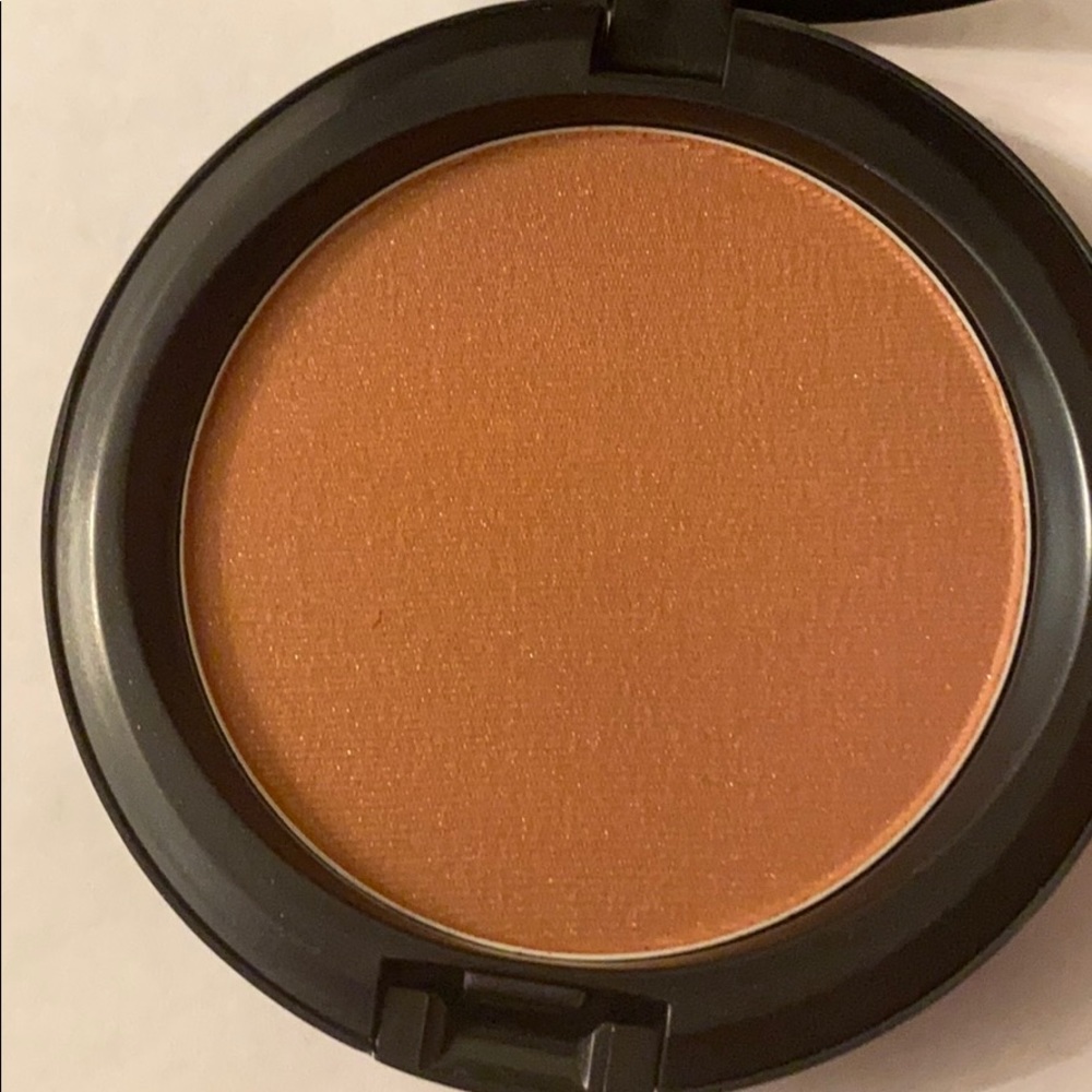 Mac Bronzing Powder Bronze color